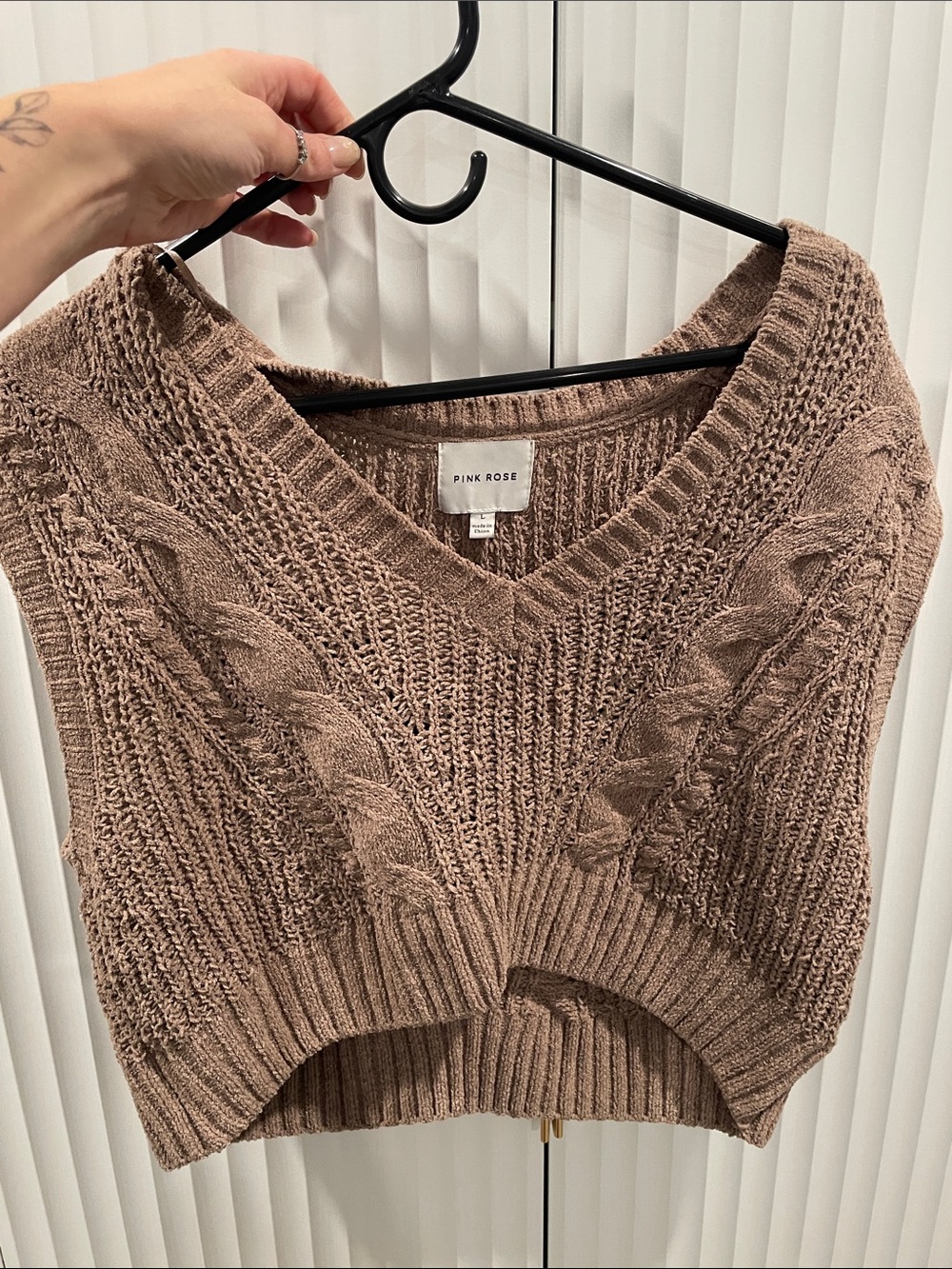 Pink Rose V-Neck Cable Knit Sleeveless Sweater Vest - Brown Taupe